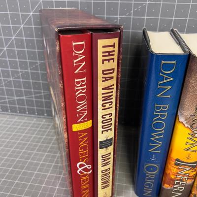 5 Dan Brown Hard Back includes Box Set