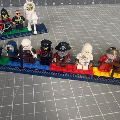GREAT Collection (20)  of LEGO Minifigures