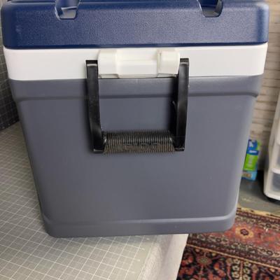 IGLOO 70 Quart Cooler NEW 