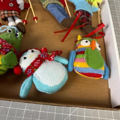 Knit Mostly Skiers, a Moose for the Shelf and some owls - all fun! 