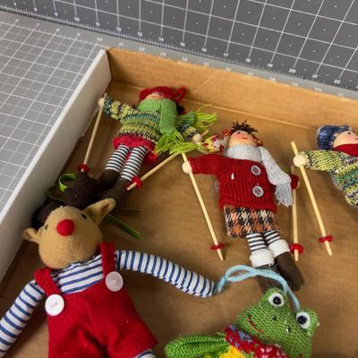 Knit Mostly Skiers, a Moose for the Shelf and some owls - all fun! 