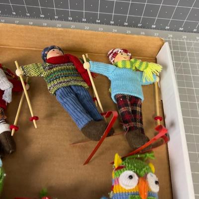 Knit Mostly Skiers, a Moose for the Shelf and some owls - all fun! 