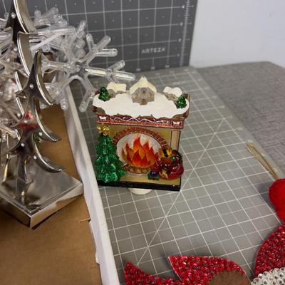 Various Christmas Items 