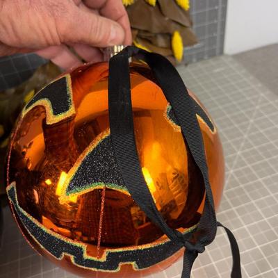 Darling Fall-ish Décor': Leaf Wreath, Pumpkins, Cats and Spiders