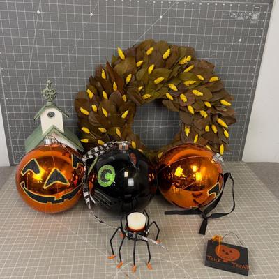 Darling Fall-ish Décor': Leaf Wreath, Pumpkins, Cats and Spiders