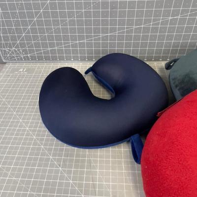 Neck Pillows 