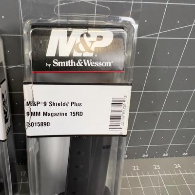 2 M&P Smith & Wesson 9mm Magazines 