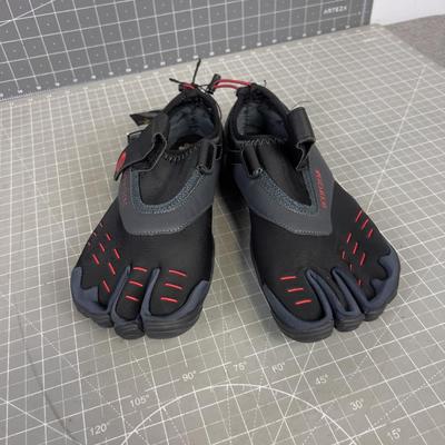 2 Body Glove Barefoot 3T Size 11 