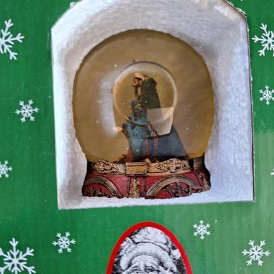 Nativity Snowgobe