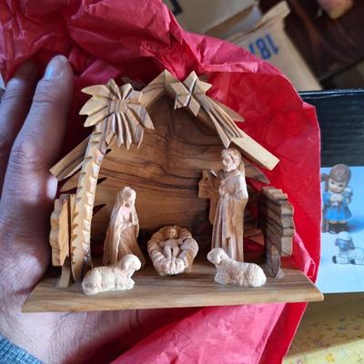 Wooden & resin Nativity Set