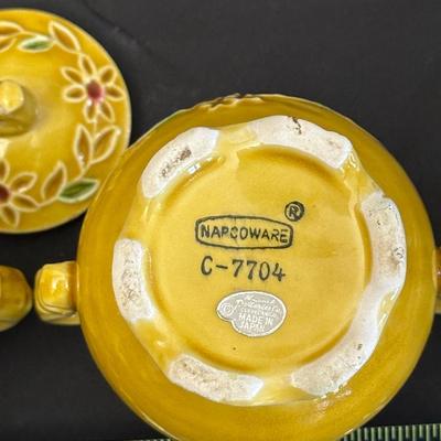 Napco set, placemats and napkin holders, Farmhouse style