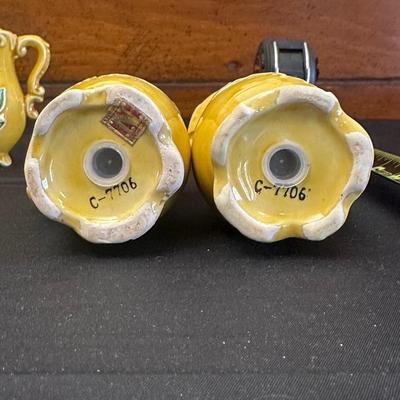 Napco set, placemats and napkin holders, Farmhouse style