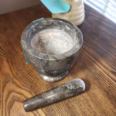 Marble mort and pestle
