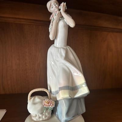 The Carnation Maiden Cecilia Fine Porcelain By LLadro 1983 9 1/2" Tall
