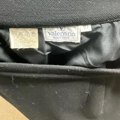 526 VALENTINO Boutique Wool Black Skirt