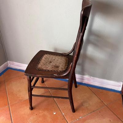 Oak Chair With Upholstered/Brass Tack Seat (B3-RG)