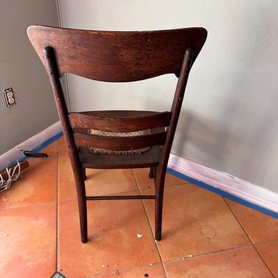Oak Chair With Upholstered/Brass Tack Seat (B3-RG)