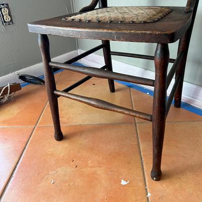 Oak Chair With Upholstered/Brass Tack Seat (B3-RG)