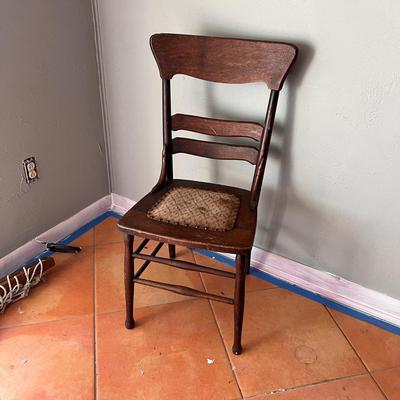 Oak Chair With Upholstered/Brass Tack Seat (B3-RG)