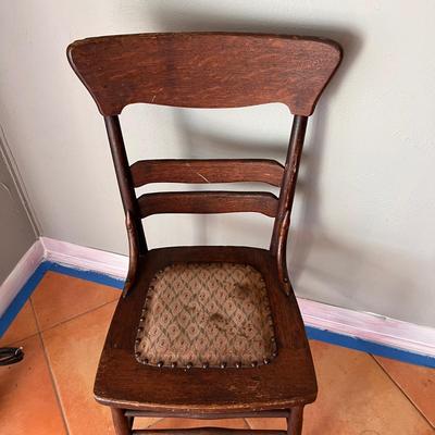 Oak Chair With Upholstered/Brass Tack Seat (B3-RG)