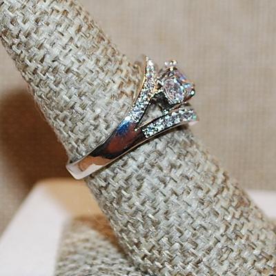 Size 7 Marked .925 Set of 3 Main Stones on a Tiara Style 2 Row Accents Setting & Silver Band (4.2g)