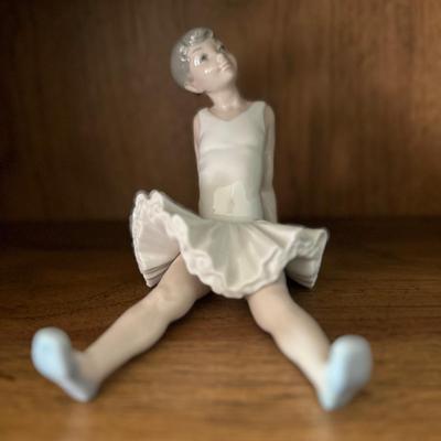 NAO Lladro Spanish porcelain sitting ballerina figurine