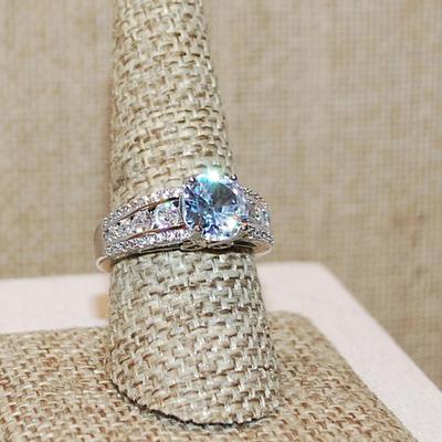 Size 9 Main Round Stone with a "Bluish Hue" & Lots of Brilliant Stone Side Accents on a Silver Tone Band (5.7g)
