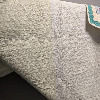Grandmother's Flower Garden Quilt With Green Outline Scallop Edge On Two Sides 95 x 88 Inches #3