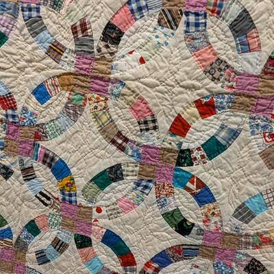 Double Wedding Ring Quilt Made Of Small Blocks With Rounded Corners 82 x 72 Inches #5