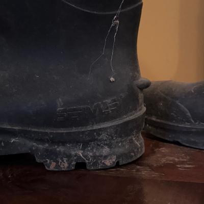 Sorel, Field & Stream, and Other Work Boots - Men’s Sizes 9-10 (BD-DZ)
