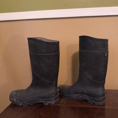 Sorel, Field & Stream, and Other Work Boots - Men’s Sizes 9-10 (BD-DZ)