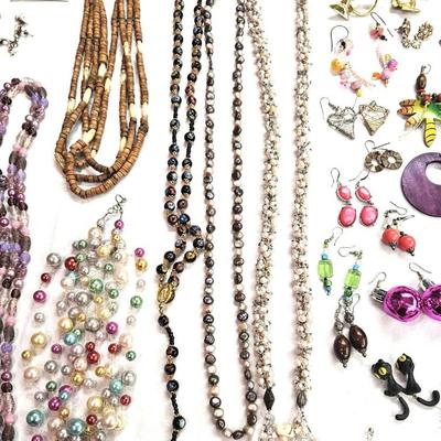 Women's Costume Jewelry Lot