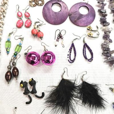 Women's Costume Jewelry Lot