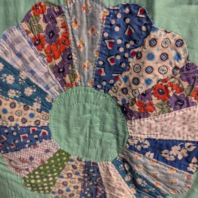Dresden Plate Design Quilt 20 Large Plates 92 x 70 Inches #19
