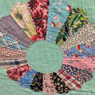 Dresden Plate Design Quilt 20 Large Plates 92 x 70 Inches #19
