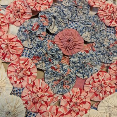 Ca. 1920 Indianapolis Decorative Yo-Yo- Design Puff Quilt In Variegated Colors 86 x 72 inches #20