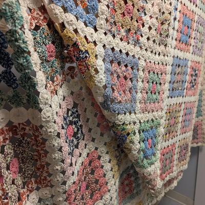 Ca. 1920 Indianapolis Decorative Yo-Yo- Design Puff Quilt In Variegated Colors 86 x 72 inches #20