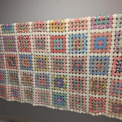 Ca. 1920 Indianapolis Decorative Yo-Yo- Design Puff Quilt In Variegated Colors 86 x 72 inches #20