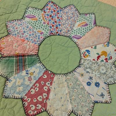 Ca. 1920 Dresden Plate Patchwork Quilt. 84 x 68 Inches #23