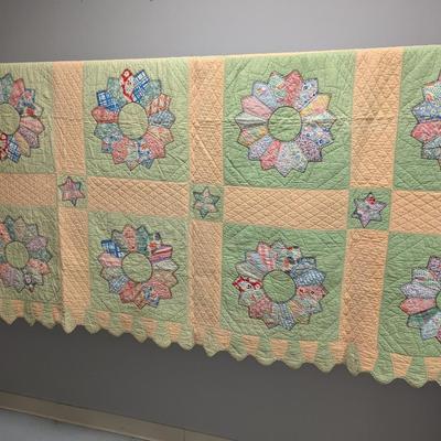 Ca. 1920 Dresden Plate Patchwork Quilt. 84 x 68 Inches #23