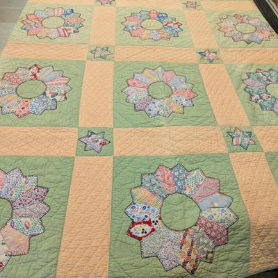 Ca. 1920 Dresden Plate Patchwork Quilt. 84 x 68 Inches #23