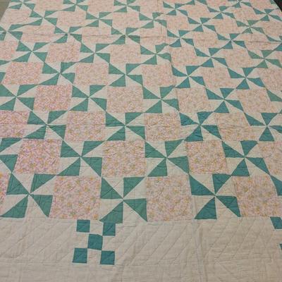 Ca. 1947 Pin-Wheel Patchwork Quilt 82 x 68 Inches #27
