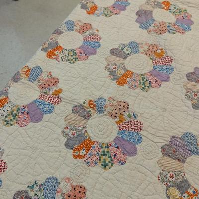 Ca. 1942 Dresden Plate Design Patchwork Quilt 48 Dresden Plates 78 x 70 Inches #36