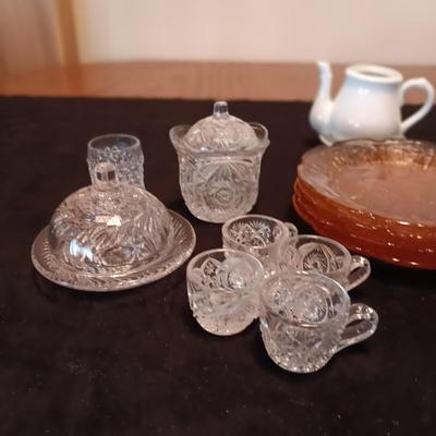 CHILD'S GLASS TEA SET