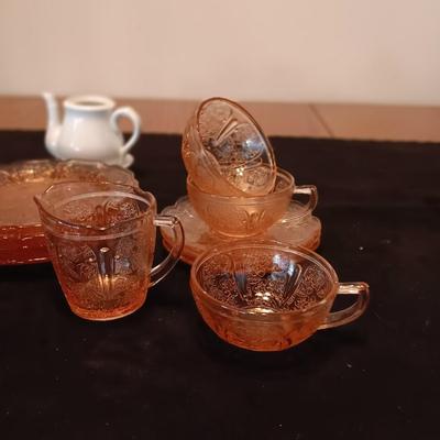 CHILD'S GLASS TEA SET