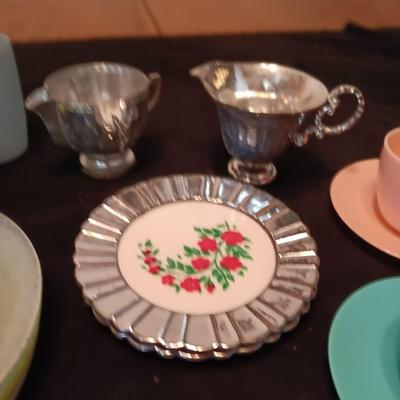 CHILD'S PLASTIC TOY DISHES