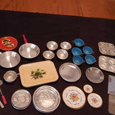 CHILD'S TIN TOY DISHES INCLUDING BAKING, COOKING AND UTENSILS