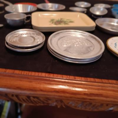 CHILD'S TIN TOY DISHES INCLUDING BAKING, COOKING AND UTENSILS
