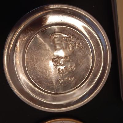 CHILD'S TIN TOY DISHES INCLUDING BAKING, COOKING AND UTENSILS