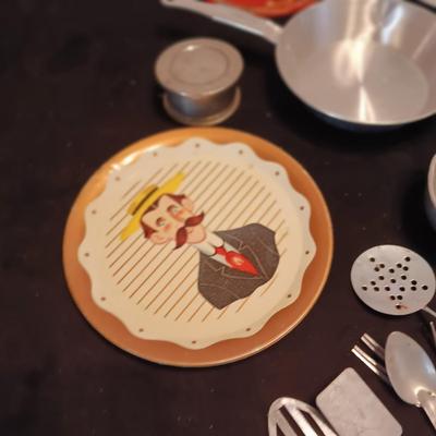 CHILD'S TIN TOY DISHES INCLUDING BAKING, COOKING AND UTENSILS